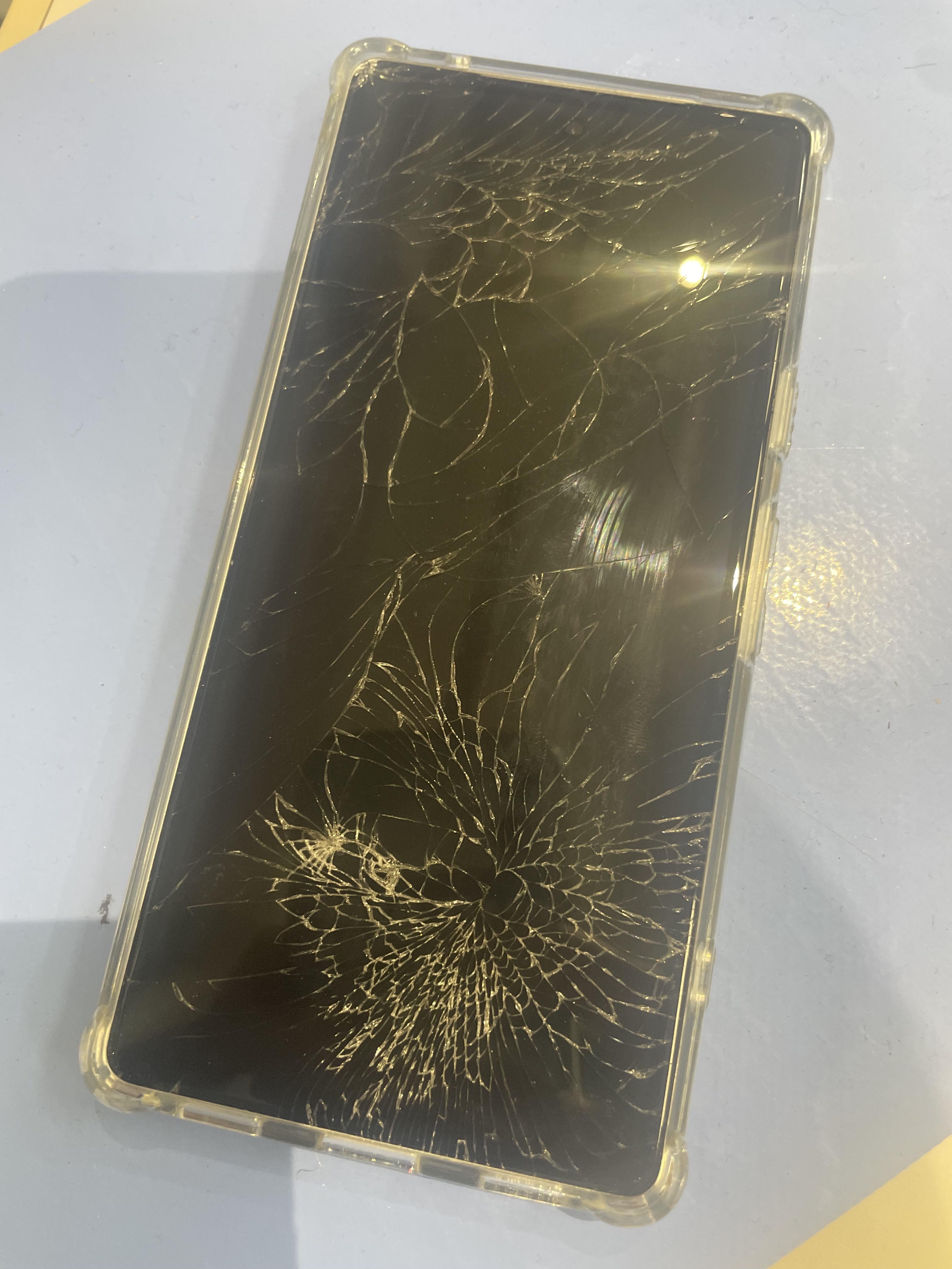 Google Pixel 7a 本体 画面割れ有り Google Pixel 7a 画面修理レポート 作業時間40分 | スマホ修理